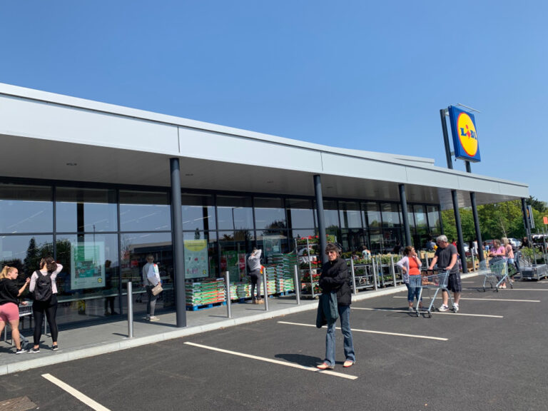 Confusing Curb Climbing Queue Leads to Good Looking New Lidl